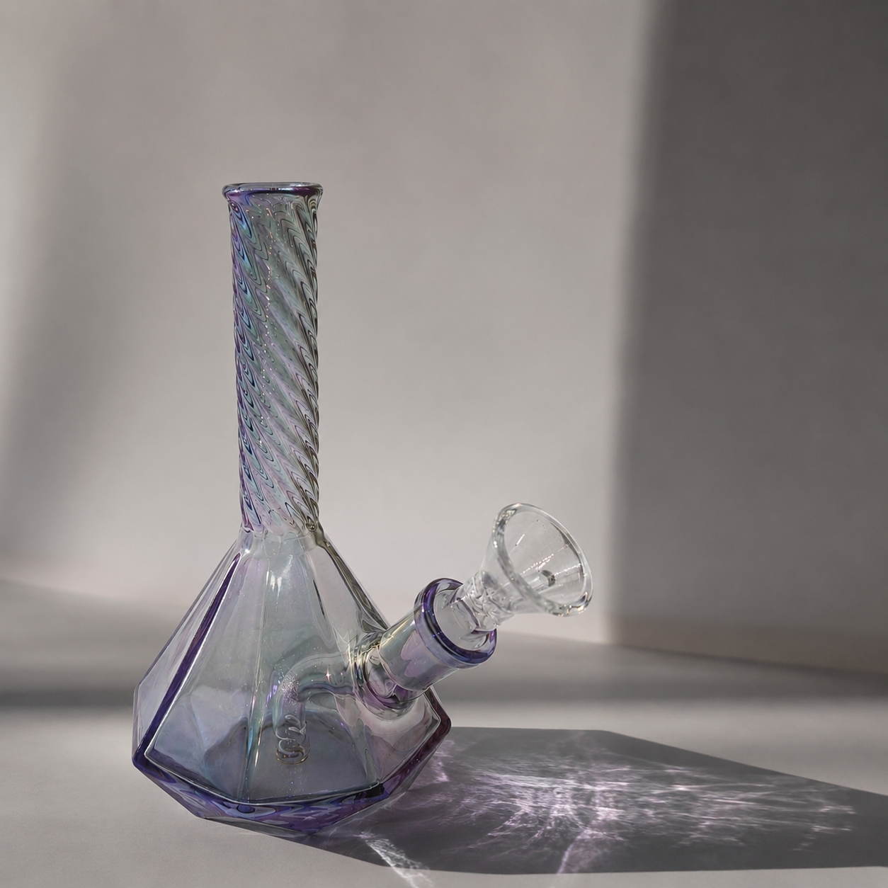 Bong Aurora Prism | Base Diamante Cristal Borosilicato Iridiscente 17cm – Comprar en México
